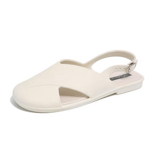 Zapatos de playa de suela blanda, versátiles y a la moda, para usar con pantuflas planas informales para mujer. - Product Image 1