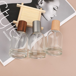 Usine Spot Laboratoire 30ml 50ml Transparent Rond Argent <span class=keywords><strong>Pompe</strong></span> Tête Distributeur <span class=keywords><strong>Vide</strong></span> Parfum Vaporisateur Bouteille Avec Bouchon En Bois - Product Image 2