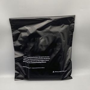 Sacs d'expédition en polyéthylène écologiques à fermeture automatique avec logo personnalisé, sacs d'expédition pour courrier, sacs d'expédition pour vêtements, t-shirts, sweats à capuche - Product Image 4