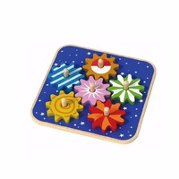 Jouets éducatifs Montessori très demandés : planches à assembler et engrenages en bois