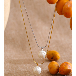 JINYOU 1529 Elegante Collana con Catena Sottile in Acciaio Inossidabile, Gioiello con Perle Simulate Rotonde, Accessorio di Moda - Product Image 3