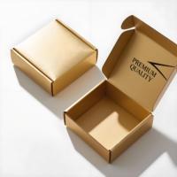 Boîtes d'expédition colorées à motifs dorés exquis de marque avec gaufrage et matériaux recyclables pour l'emballage de vêtements