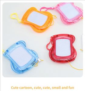 Mini tableau magnétique effaçable pour dessin et gribouillage, porte-clés de sac à dos, jouet transparent enroulable, cadeau pour fêtes d'anniversaire, en plastique - Product Image 4