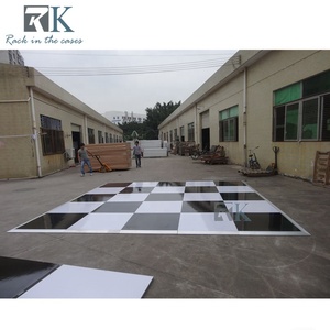 Piste de danse en bois portable avec chariot Plancher à carreaux noir et blanc - Product Image 4