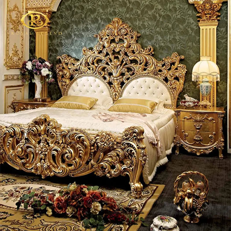 Ensemble de chambre à coucher classique de luxe en or Rococo Palace Royal doré en bois massif sculpté à la main lit à baldaquin King Size