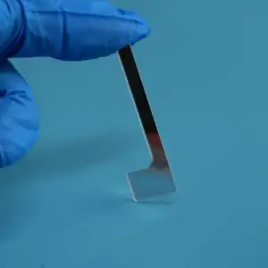 Kustom Pabrik kristal kuarsa Bk7 K9 sekering silika presisi tinggi penggilingan Rhombic prisma kaca berbentuk khusus