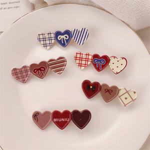 คลิปหนีบผมรูปหัวใจสามใบน่ารักพร้อมโบว์กิ๊บหนีบผมด้านข้างรูปหัวใจสำหรับเด็กผู้หญิงกระดุมแบบหวาน - Product Image 3