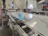 Feuille de marbre artificielle de PVC à grande vitesse faisant à machine les machines de marbre UV d'extrusion de panneau de feuille