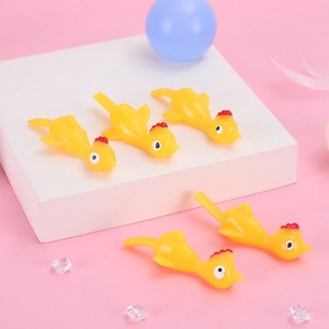 Tirachinas de plástico para aves de corral, juguete divertido, novedad, venta al por mayor, suministro exclusivo para exportación - Product Image 1