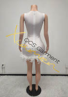 Robe de soirée scintillante Ocstrade 2025 avec strass, décolleté plongeant, sans manches, en cristal transparent, courte, sexy, pour fête d'anniversaire avec plumes