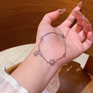 <span class=keywords><strong>Bracciale</strong></span> alla Moda con <span class=keywords><strong>Fiocco</strong></span> <span class=keywords><strong>di</strong></span> <span class=keywords><strong>Neve</strong></span> Incastonato <span class=keywords><strong>di</strong></span> Zirconi, Design Esclusivo, <span class=keywords><strong>Bracciale</strong></span> a Tirante Personalizzabile per Donna, Vendita all'Ingrosso - Product Image 3