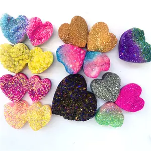 Wholesale Natural Crystals Gems Healing Products Aura Crystal Cluster Heart for Souvenirs