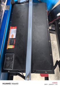 Voiturette de golf électrique 6 places avec toit et roues noires pour complexes hôteliers et hôtels - Product Image 4