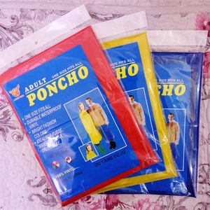 Poncho para adultos, talla única, impermeable, duradero, de vinilo, para viajes, senderismo y actividades al aire libre. - Product Image 1
