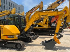 Nueva Excavadora Mini de Orugas Liugong 9055F en Stock, Cabina con Aire Acondicionado, Operación Flexible, Martillo Rompedor y Cucharón, Equipo para Huertos y Excavación de Tuberías. - Product Image 5