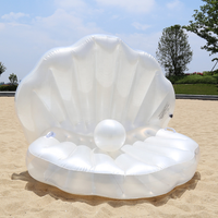 Chaise flottante gonflable de haute qualité en forme de coquille de palourde blanche avec perle pour piscine
