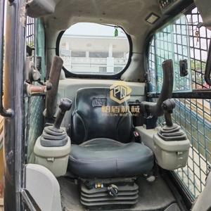 Chargeuse sur pneus compacte d'occasion CAT 246C, équipement de construction compact - Product Image 6