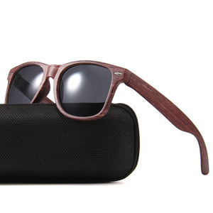 Lunettes de soleil unisexes classiques à clous, style vintage européen et américain, en plastique imitation bois, UV400, carrées et confortables - Product Image 2