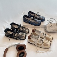 Chaussures plates de sport rétro tendance pour femmes 2026, à lacets et brides croisées, pour la marche, OEM ODM, vente en gros, logo personnalisé, baskets décontractées