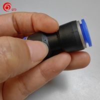 Conector Neumático Rápido de Manguera Marca QTD, Tipo L de 90 Grados, Codo de Ángulo Recto, Enchufe Rápido, Material PP, Estándar DIN ISO 9000