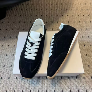 รองเท้าวิ่งผู้หญิงแบรนด์หรู ดีไซน์เนอร์ คุณภาพสูง หนังกลับ รองเท้ากีฬาแบบสวมลำลอง รองเท้าผ้าใบสำหรับวัยรุ่น รองเท้าวิ่งเดินสไตล์ลำลองสำหรับกิจกรรมกลางแจ้ง - Product Image 1