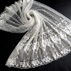 Tissu en dentelle léger tricoté à motif floral en losanges ivoire, broderie treillis, articles de mariage en stock - Product Image 1