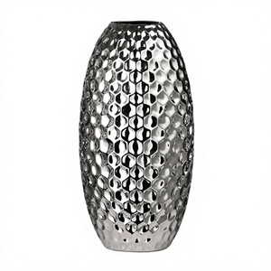 Vase moderne en terre cuite avec glaçure transparente pour plantes d'intérieur décoratives et accents floraux dans un style d'intérieur esthétique - Product Image 1
