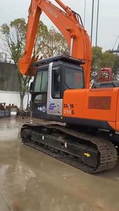 Équipement de construction Hitachi d'occasion ZX210, excavatrice sur chenilles moyenne, poids opérationnel de 6 tonnes, capacité de la benne de 3 m³, ISUZU - Product Image 2