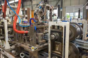 Станок для профилирования балок усиления автомобильного шасси для транспортных средств с B-образным профилем, высокопроизводительный, с ПЛК, для производственных предприятий - Product Image 5