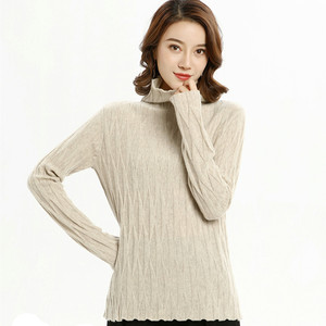Pull en tricot pour femme à col roulé, manches longues, coupe ajustée, fabrication sur mesure, production en petites séries - Product Image 2