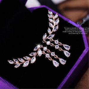 Boucles d'oreilles en forme de larme les plus vendues européennes et américaines, boucles d'oreilles à pompon en zircon de feuille de style coréen, usine - Product Image 2