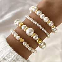 Mode amour coeur perle Bracelet 4 pièces ensemble Stretch bracelets porte-bonheur pour les femmes été bord de mer bijoux