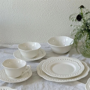 Ensemble d'<span class=keywords><strong>assiettes</strong></span> blanches en céramique ajourées élégantes, vaisselle en relief pour décoration de mariage et événements, <span class=keywords><strong>assiettes</strong></span> en <span class=keywords><strong>porcelaine</strong></span> - Product Image 4