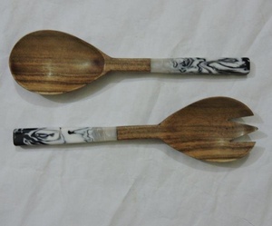 Juego de cuchara de madera para servidor de ensaladas, juego de cubiertos de lujo, servicio de ensaladas, de resina blanca, diseño hecho a mano - Product Image 2