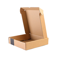 Boîtes d'expédition et de courrier en papier kraft ondulé avec revêtement UV et gaufrage pour l'emballage de chaussettes et la remise de cadeaux