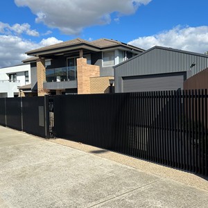Valla de Láminas Verticales con Recubrimiento de Polvo Negro para Jardín de Villa, Paneles de Privacidad y Seguridad Comerciales - Product Image 2
