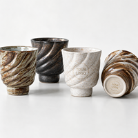 Ensemble de 4 tasses en céramique torsadées artisanales - Glaçures rétro Wabi-Sabi, thé et café, logo personnalisé