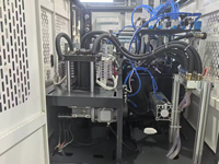 Machine de soufflage de bouteilles de jus et de boissons sportives en PET respectueuse de l'environnement CJ-B2-2000C 2 cavités automatique avec moteur PLC