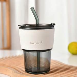 Taza de vidrio con logotipo personalizado disponible a precio económico, con funda de cuero para jugo, café y otras bebidas. - Product Image 5