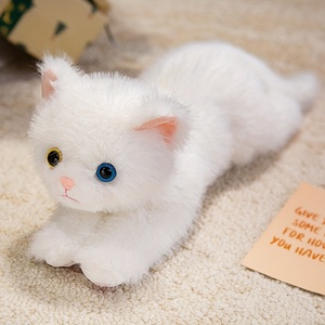 Peluche Gatto Realistico, Morbido e Coccoloso, in Posizione Sdraiata, con Faccia Arrotondata e Zampe Corte, Piccolo Animale Domestico, Ideale per Decorazioni Camera da Letto e Regali - Product Image 1