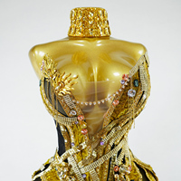 Robe de scène de luxe pour femme, design exclusif, ornée de strass dorés, avec corset en maille noire micro-élastique et armatures, pour spectacle de haute couture