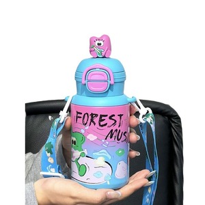 Linda Taza Térmica con Diseño de Muñeca para Adultos, Botella de Agua Portátil de PP y Aleación de Aluminio, Ecológica, Estilo Europeo - Product Image 5