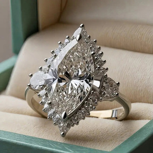 Anello di Proposta Marquise per Donne, Gioiello da Dito Futuristico e Minimalista alla Moda - Product Image 1