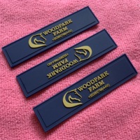 Étiquette en caoutchouc écologique avec logo de marque, espace de couture, étiquette PVC 3D gaufrée pour bracelet