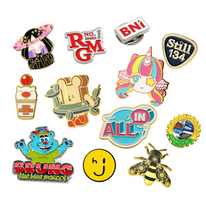 เข็มกลัดติดคอเสื้อรูปหมวกสำหรับสาวอะนิเมะเคลือบแบบแข็งออกแบบได้เอง - Product Image 6