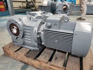 Riduttore ad Albero Cavo con Flangia KAF77 con Motore <span class=keywords><strong>DRN</strong></span> da 7,5kW, Riduttore ad Angolo Retto per Miscelatore Industriale - Product Image 2