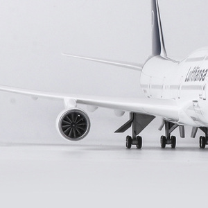 Modelo de Avión de Resina Boeing 747-8 de <span class=keywords><strong>Lufthansa</strong></span> Airlines a Escala 1/150 de 47 cm con Luces LED y Tren de Aterrizaje, Coleccionable - Product Image 5
