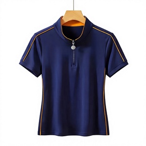 Polo d'été pour femme à col montant semi-zippé bleu marine, manches courtes, fermeture éclair métallique semi-ouverte, rayures fines contrastantes, coupe raglan - Product Image 1