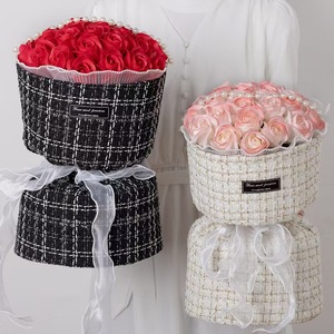 Rosas Artificiales al por Mayor, Pequeño Ramo de Rosas Perfumadas, Flor de Jabón Terminada, Regalo de Cumpleaños, Regalo de San Valentín - Product Image 1