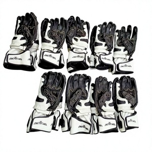Gants de moto en cuir personnalisés pour homme avec design respirant pour une fermeture et une protection complète des doigts pour une conduite sécurisée - Product Image 5